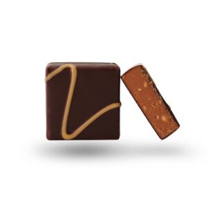 Hasselnot-och-Mandel-nougat-skuren-pralin